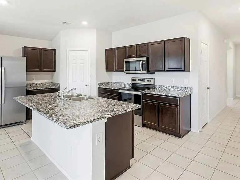 9505 Kensley Rose Dr — Photo 3