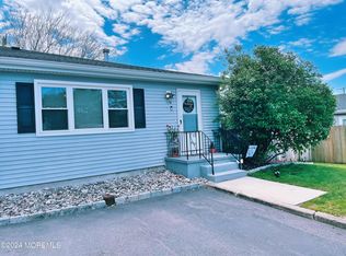 17B Primrose Ln, Jackson, NJ 08527