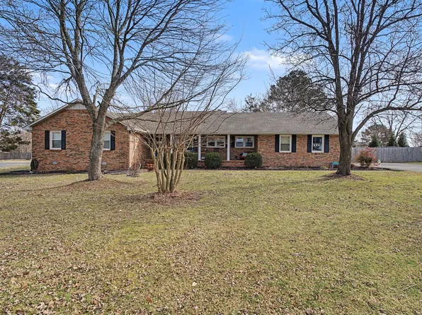 1404 Country Club Dr, Tullahoma, TN 37388