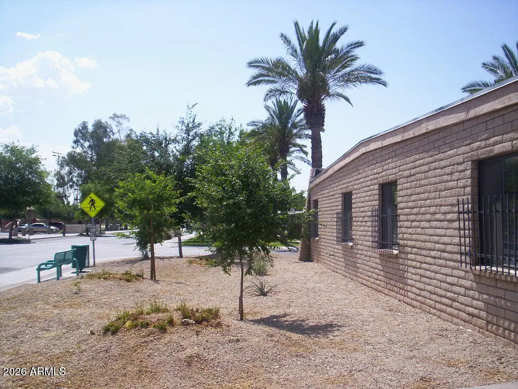 2 bed, 1.0 bath, 2912 sqft, $1,100 — Photo 2