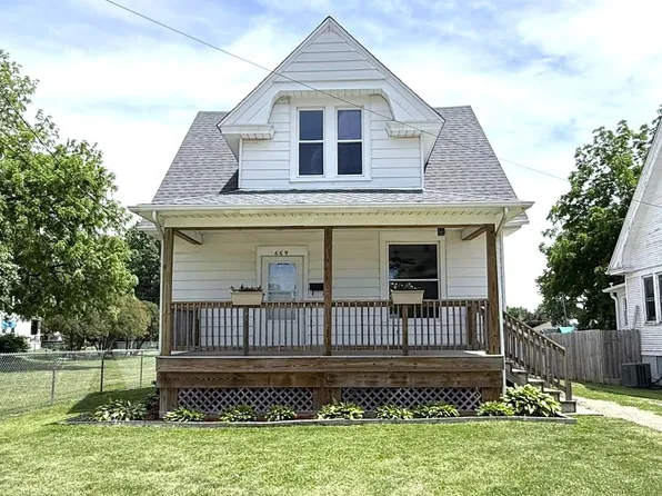 669 Maple Ave, Galesburg, IL 61401