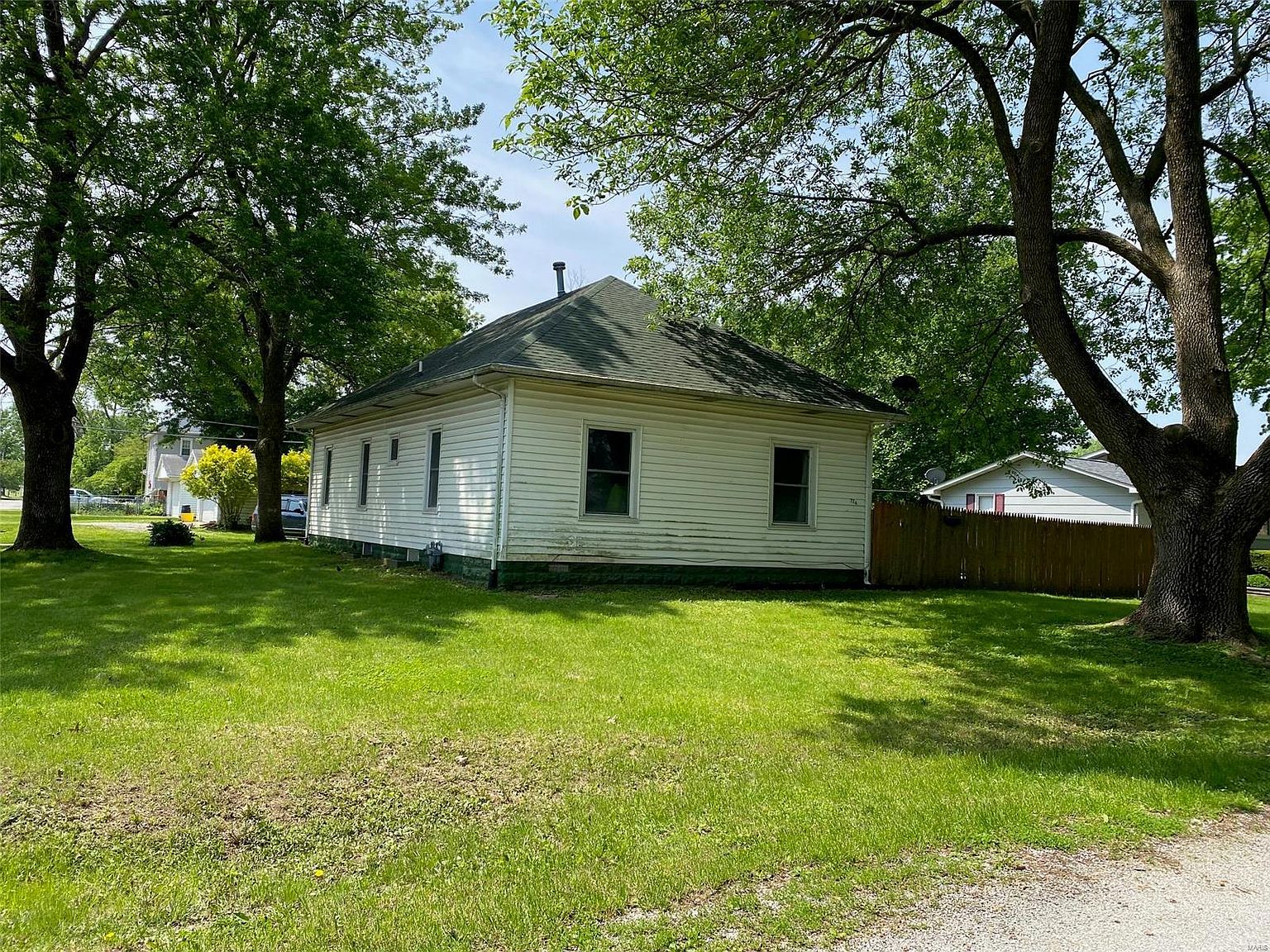 724 Miller St, Nokomis, IL 62075 MLS 23028593 Zillow