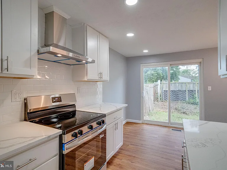 1359 Raleigh Dr — Photo 10