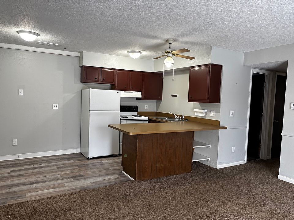 1st image of 300 Cedarwood St