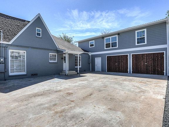 2nd image of 606 Avenue Of Oaks #A