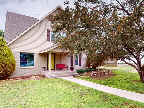 216 S Locust St, Shattuck, OK 73858