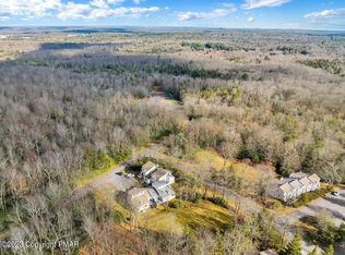 16 Santana Rd, Lake Harmony, PA 18624