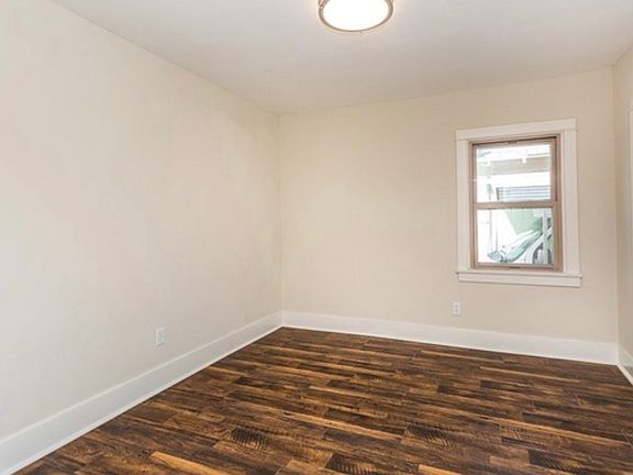 3rd image of 722 W 98th St