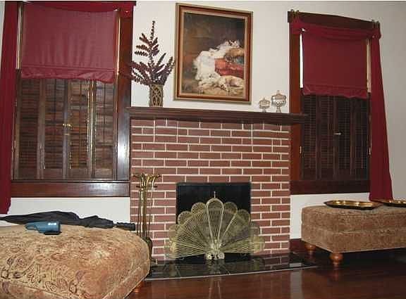 5th image of 1700 E Maxwell St