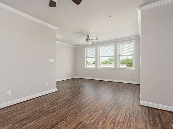 2nd image of 208-401 N Main St