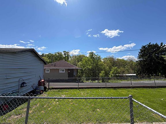 4th image of 1300 Goff Ave