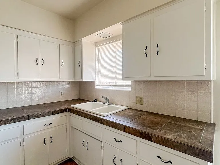 6256 Lupine Ave — Photo 6