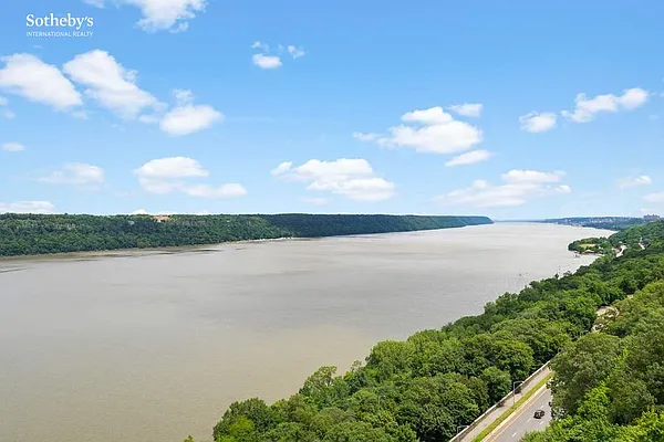 Rented by Sotheby's International Realty | media 27