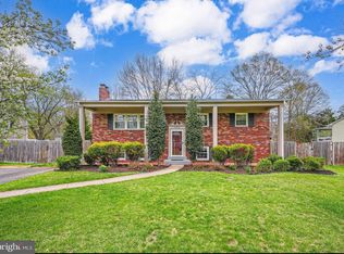 5508 Helmsdale Ln, Alexandria, VA 22315