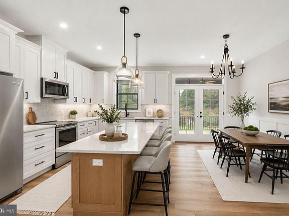 3rd image of 75 Sleepy Hollow Rd