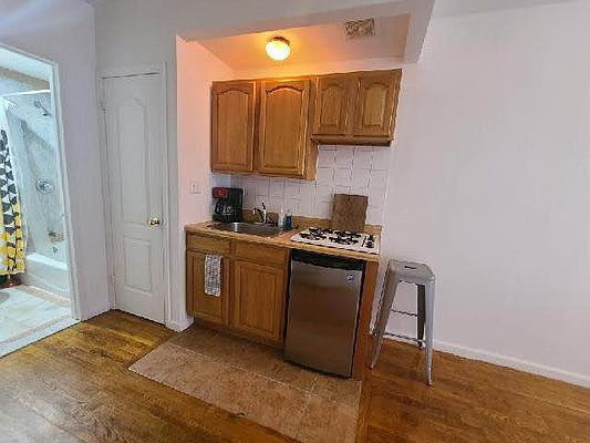2nd image of 186 Orchard St #3J