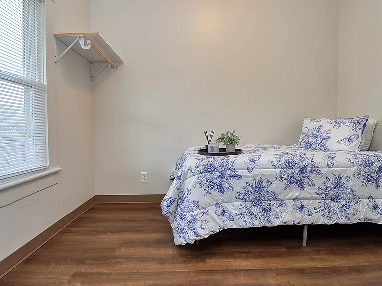 120 W G St — Photo 17