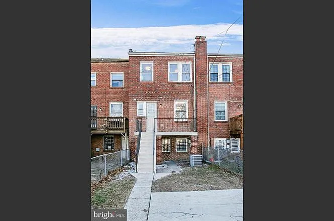 1760 E St NE — Photo 38