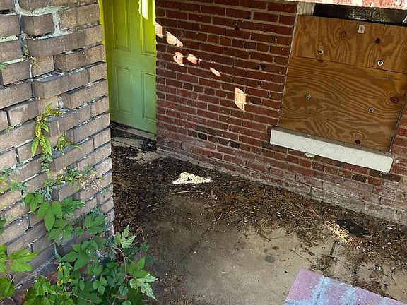 5th image of 28 Girard St NE