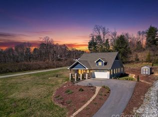 35 Cider Hill Ln, Hendersonville, NC 28792