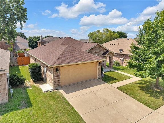 5th image of 706 Cliffmere Dr