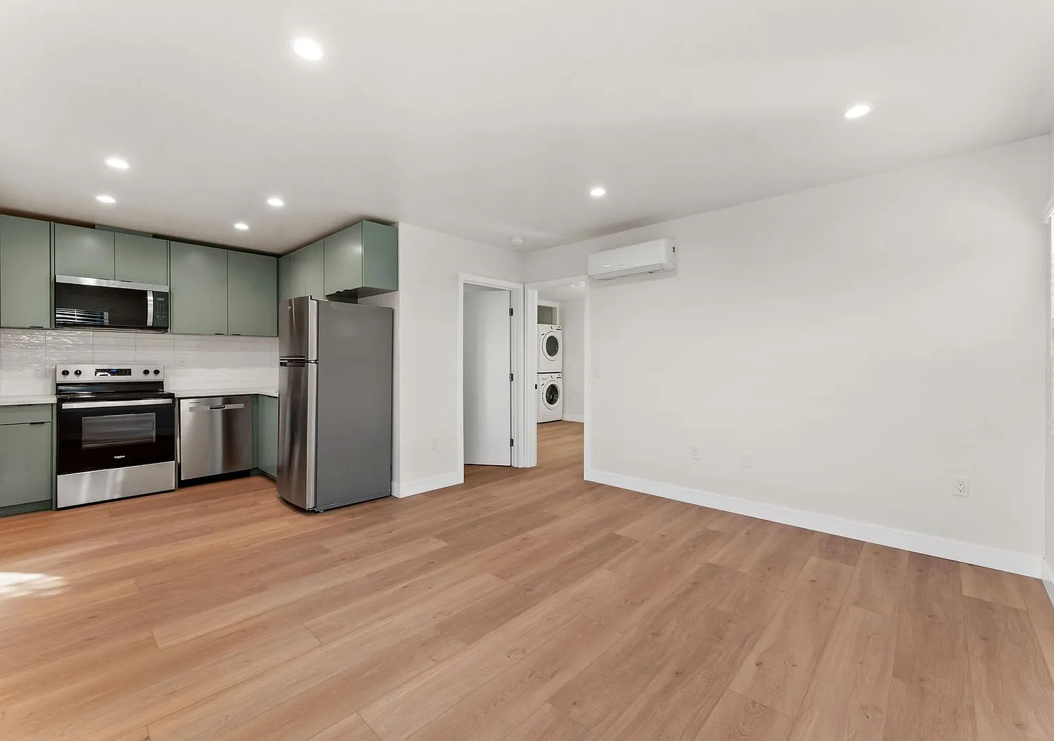 Renovated Golden Hill 1 Bed/1 Ba with LARGE private patio — Photo 4
