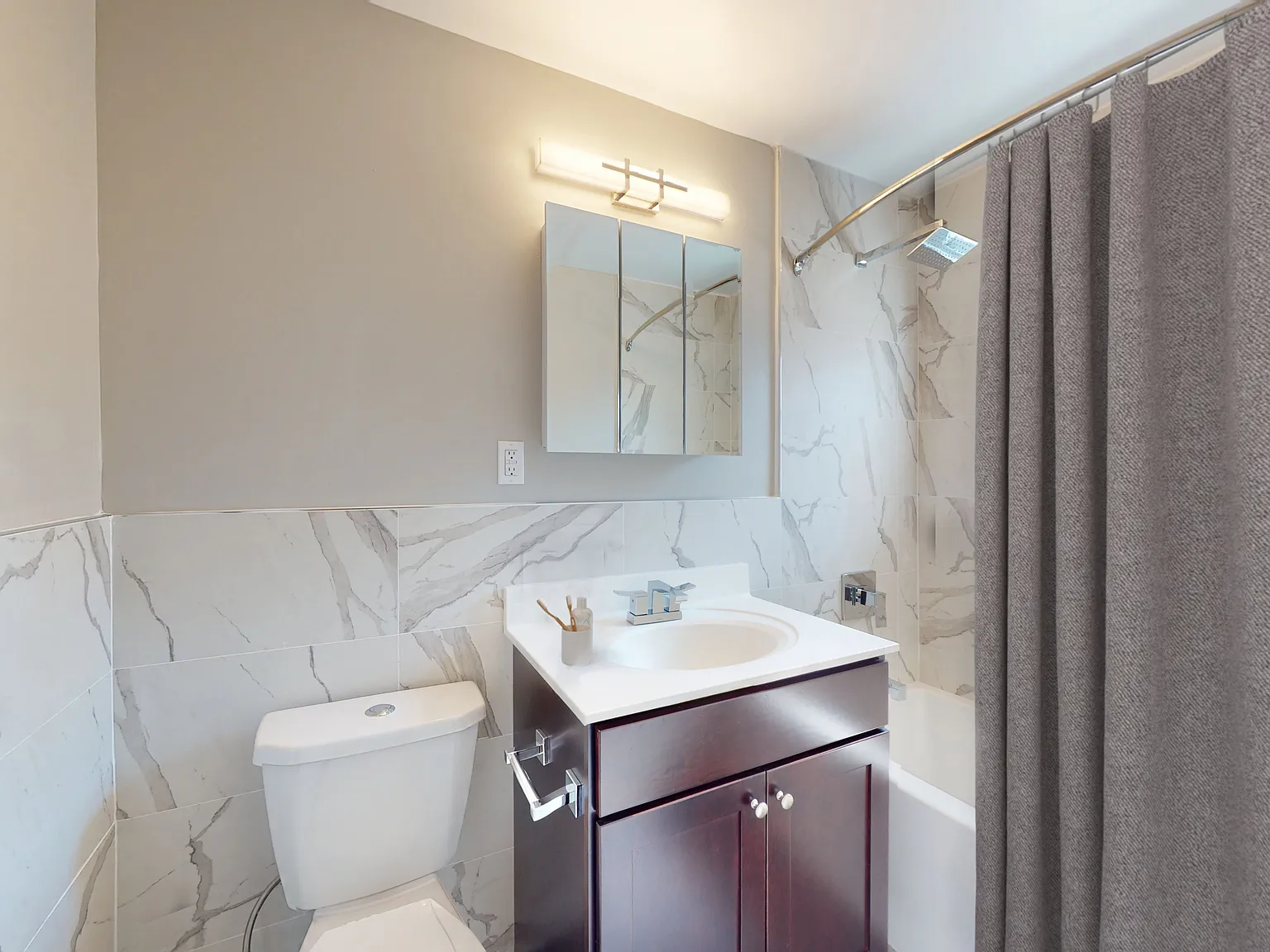 West Park Manor — Photo 4