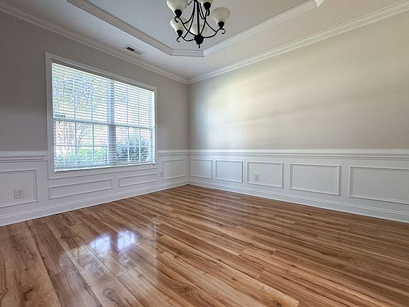 3rd image of 2423 Kimbolton Dr
