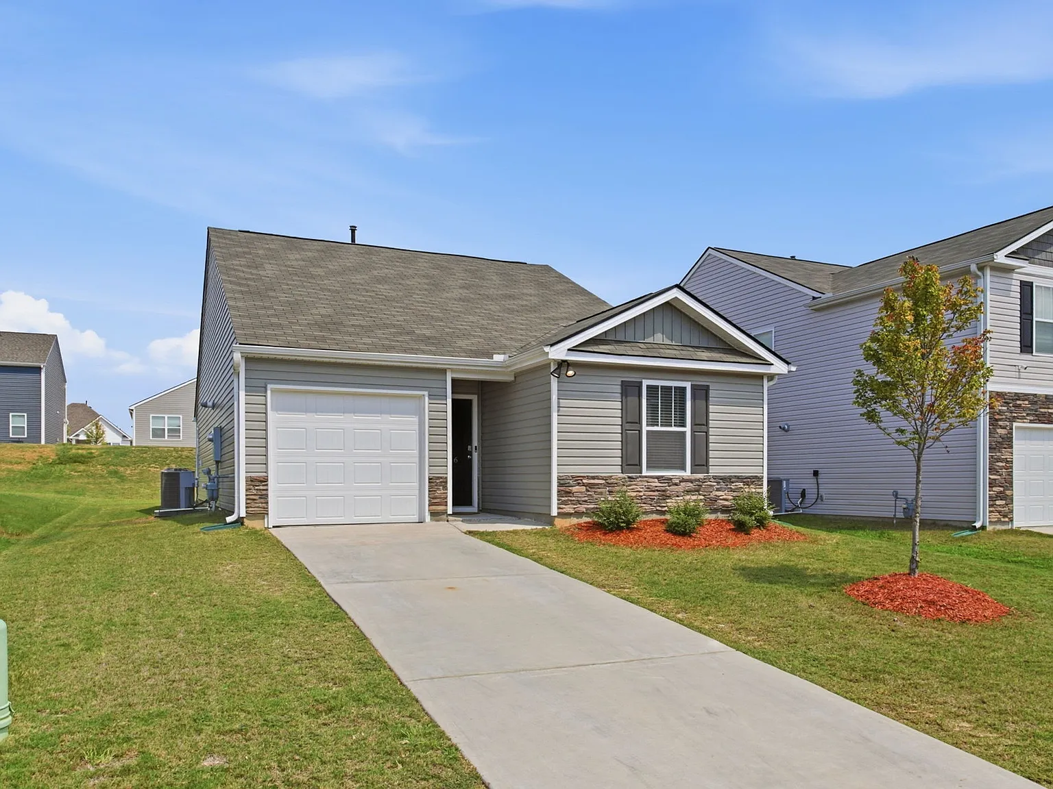 3 bed, 1183 sqft, $2,050 — Photo 2