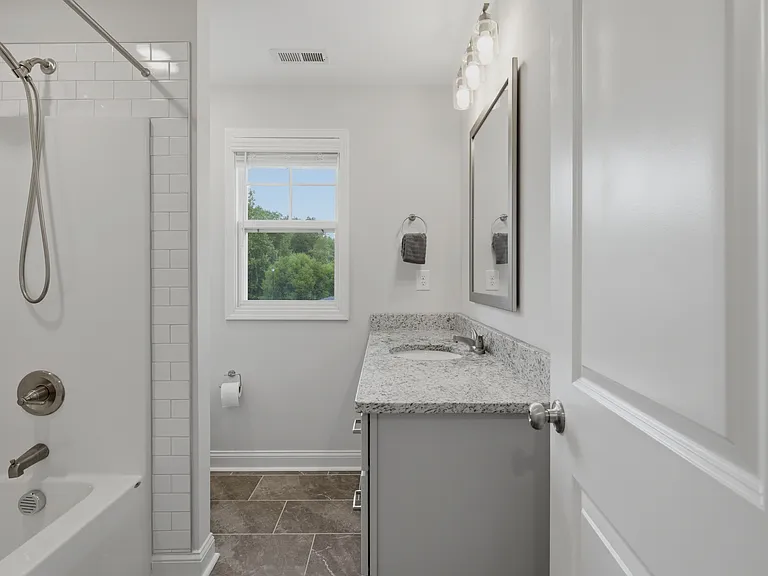 291 Burnside Dr — Photo 36