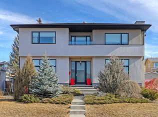 4512 SW 21st Ave NW, Calgary, AB T3B 0W4