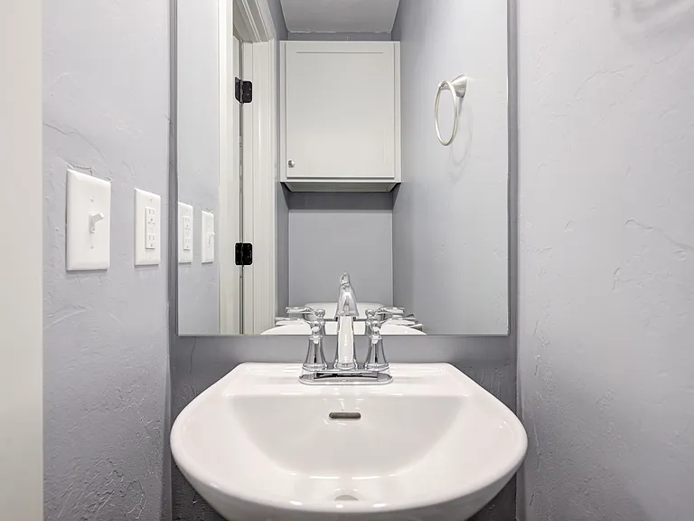 1/2 bath sink