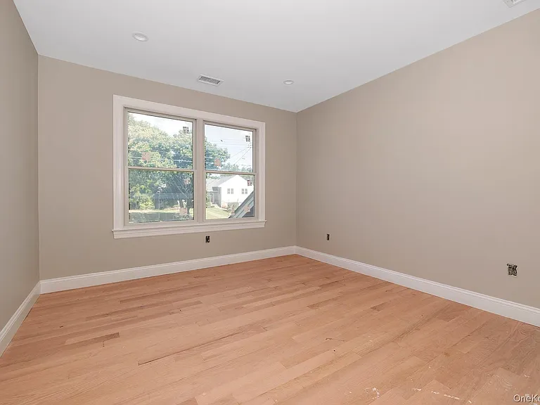 58 Marion Dr — Photo 20