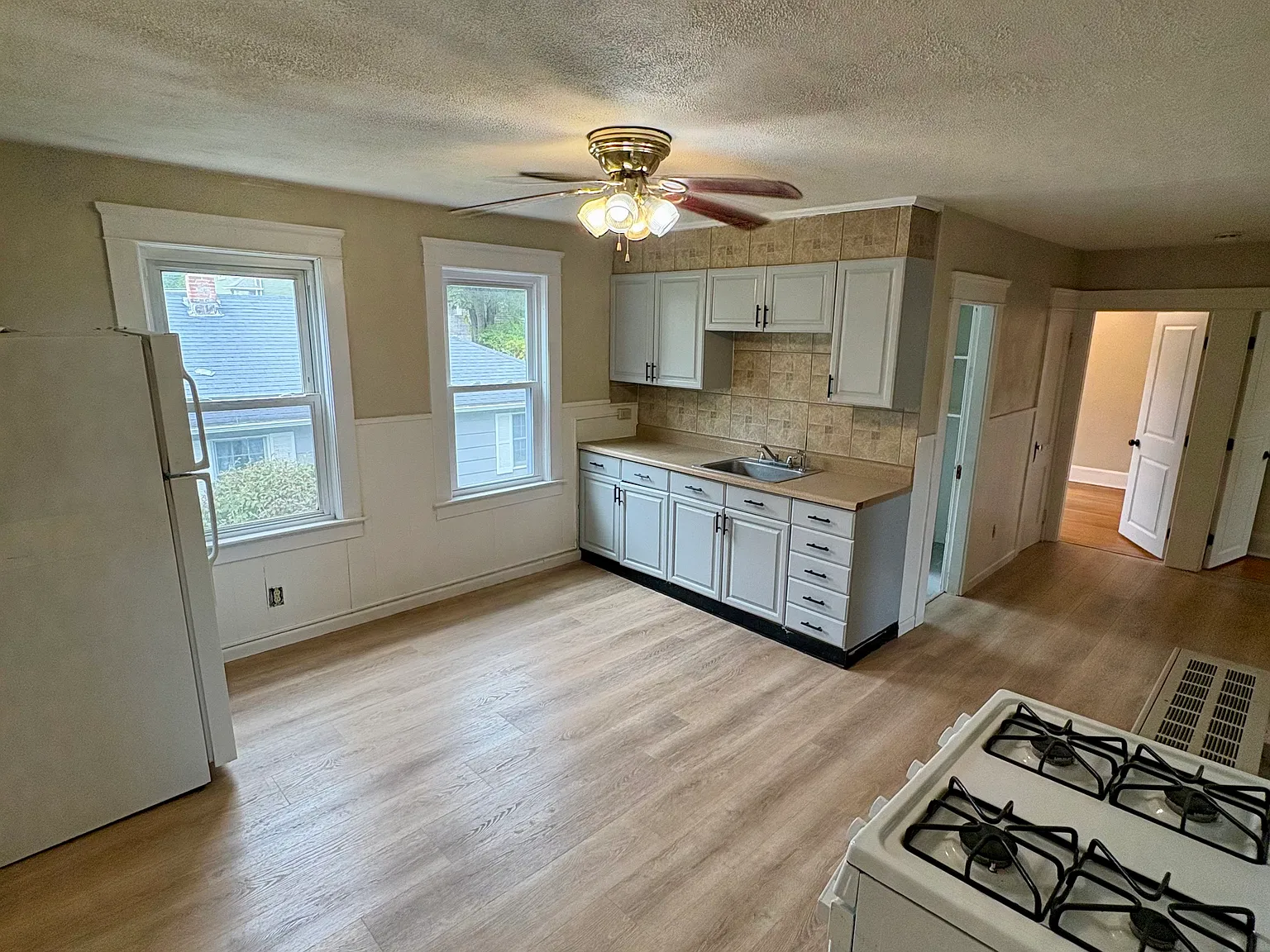 3 bed, 1150 sqft, $2,000 — Photo 4