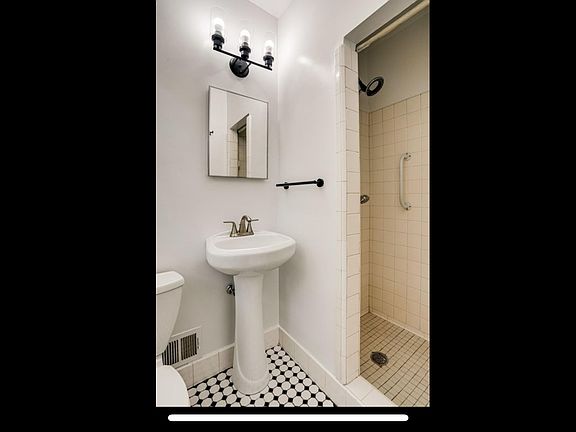5th image of 4704 Broad Brook Dr