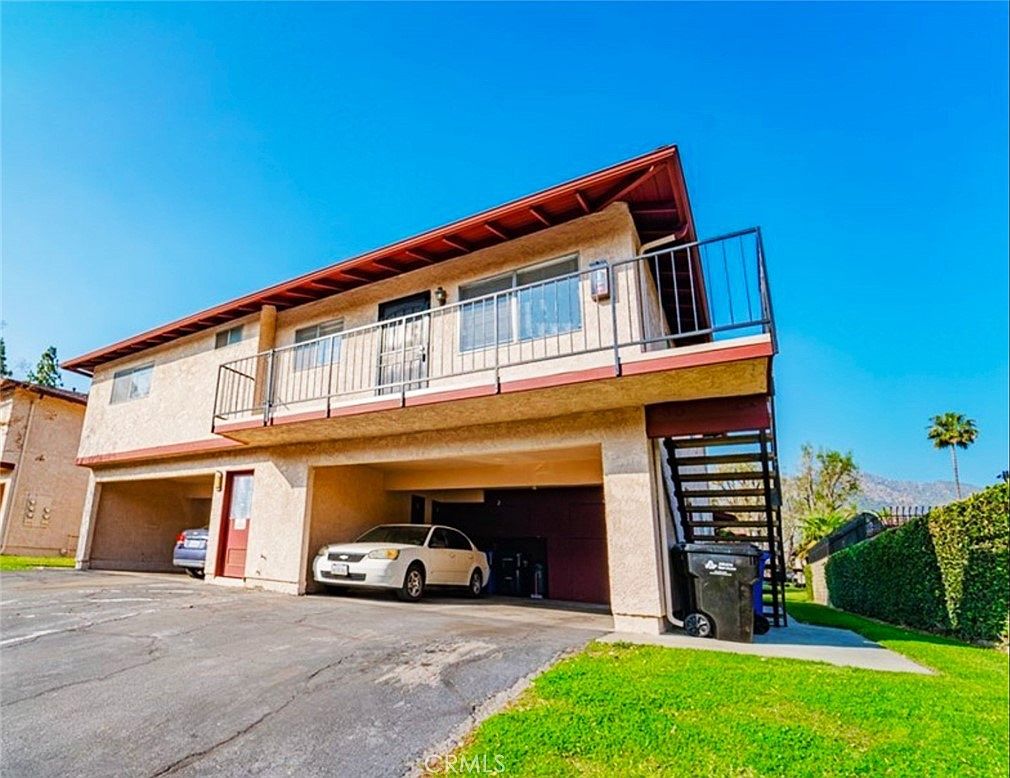 1126 W Calle De La Luna APT 4