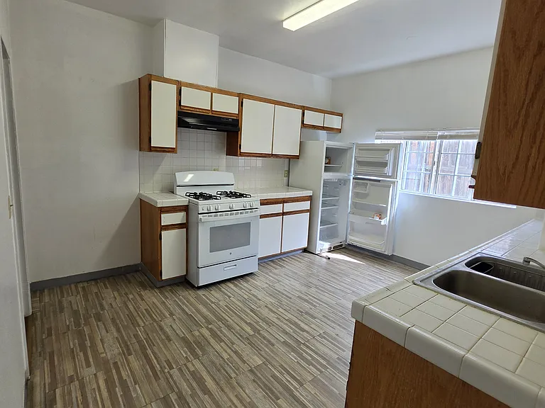 1360 Quintero St — Photo 7