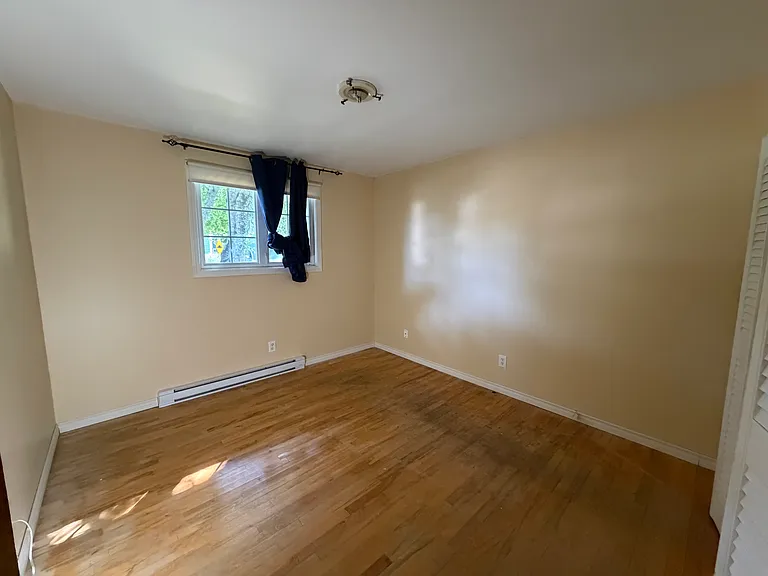 221 Montgomery St — Photo 4