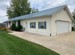 1122 Lakeview Dr, Brooklyn, MI 49230