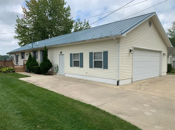1122 Lakeview Dr, Brooklyn, MI 49230
