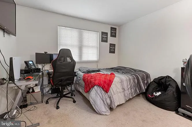16 Ashburg Dr — Photo 3