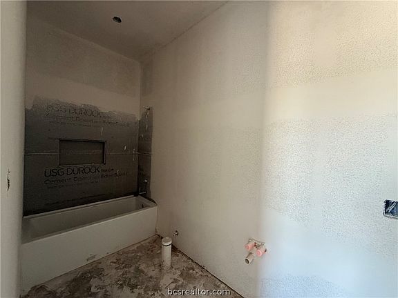 3rd image of 4600 Coral River Rd