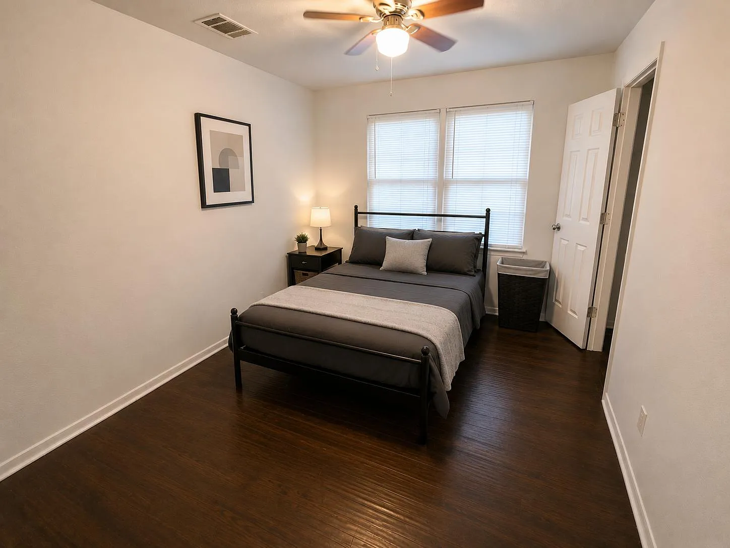 4 bed, 2.0 bath, 1326 sqft, $828 — Photo 2