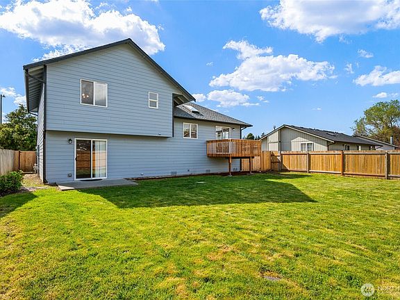5th image of 9523 53rd Drive NE