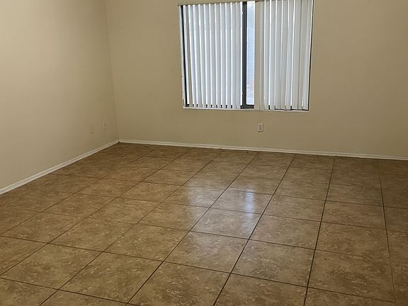 4th image of 1091 W 23rd Ct