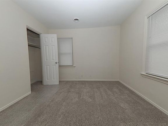 3rd image of 2417 Jerden Ave