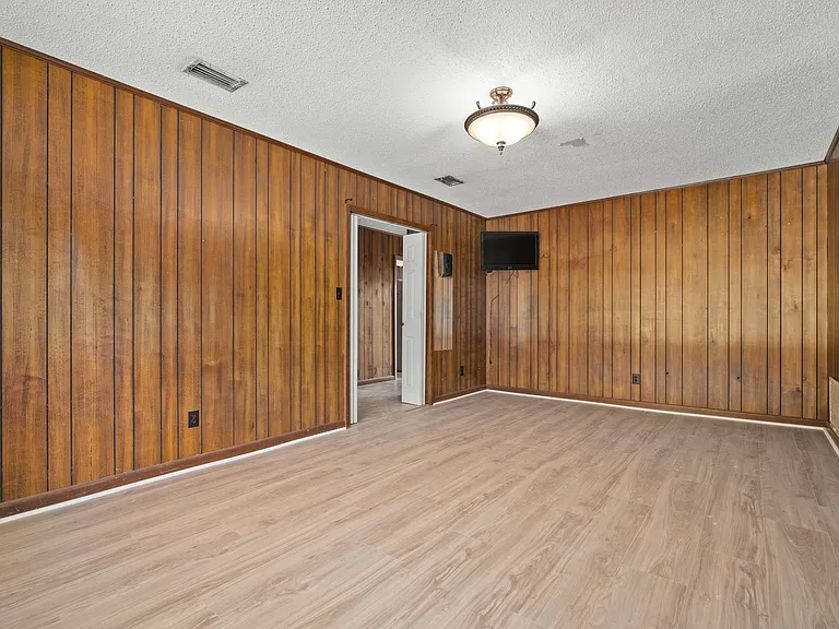 10285 Argyle Rd — Photo 12