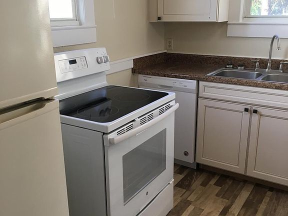 3rd image of 402 Hayward Ave