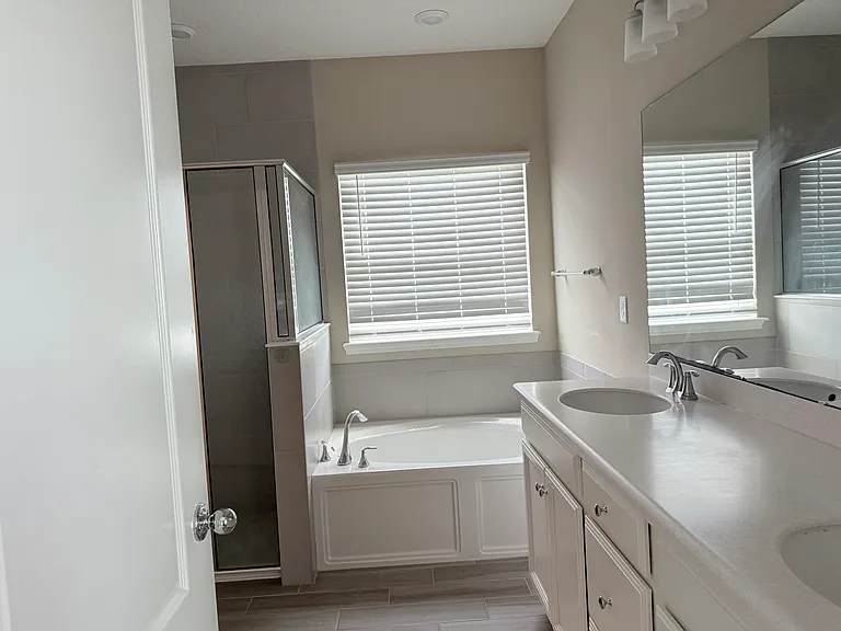 1604 Mathews Manor Dr — Photo 22
