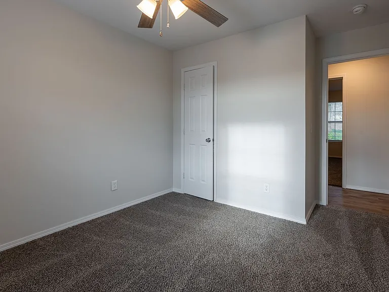 1156 S Grant Ave — Photo 16